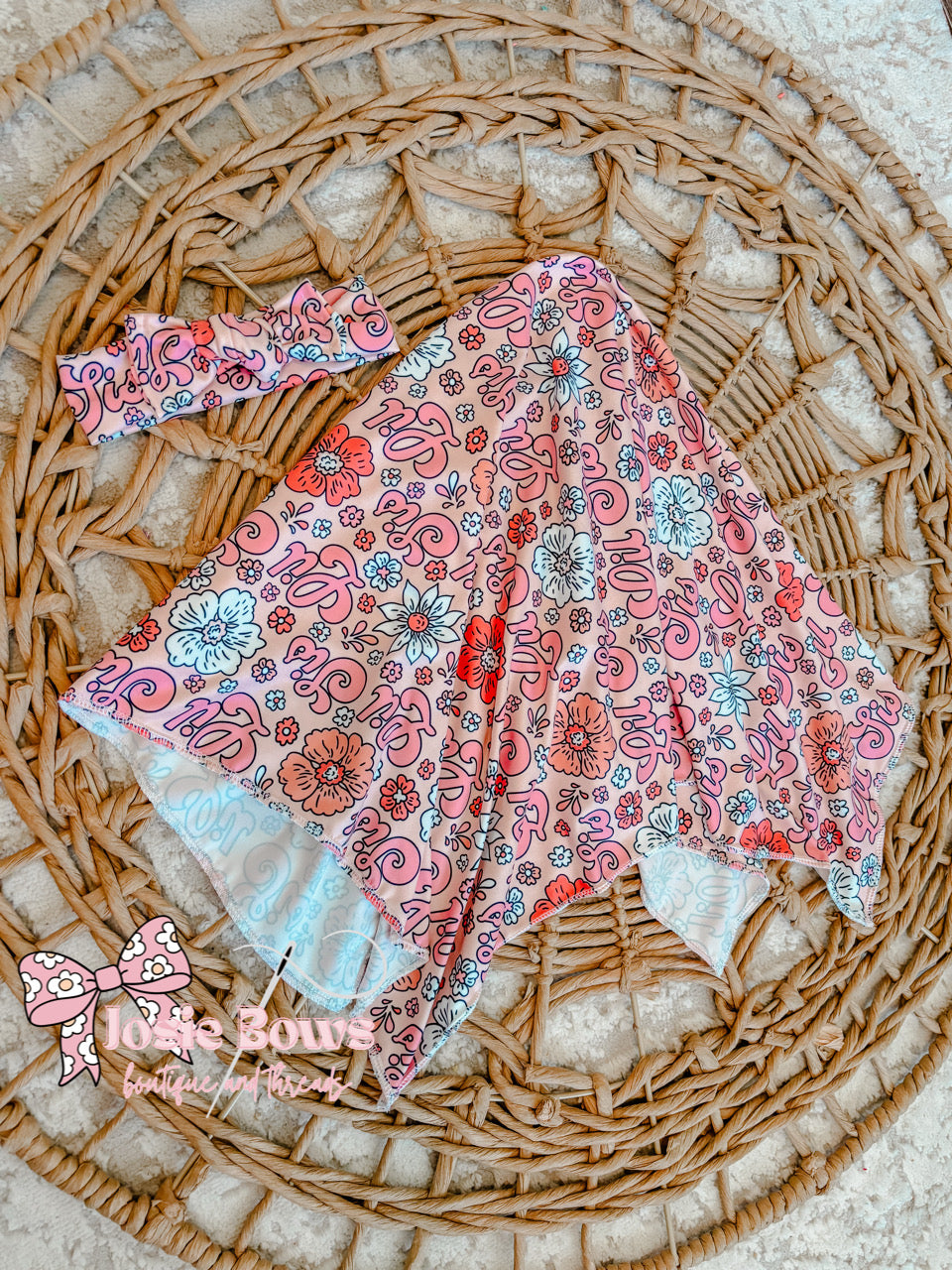 25x25 swaddle + NB bow